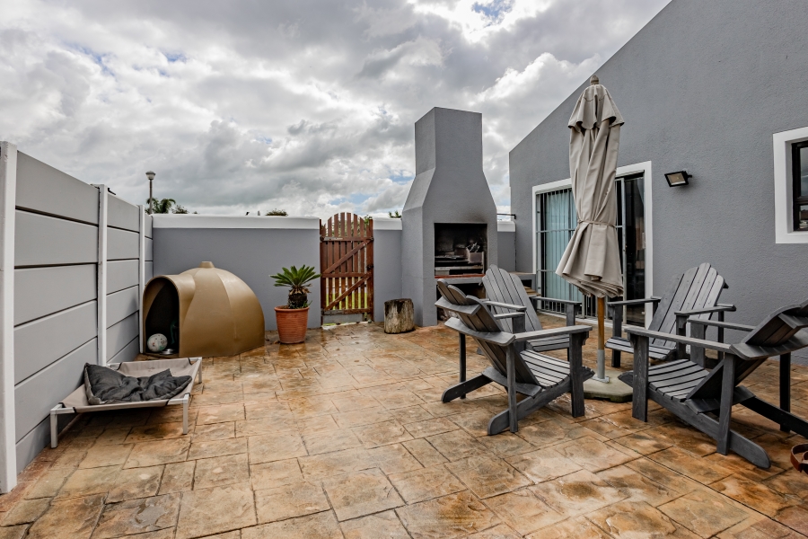 3 Bedroom Property for Sale in Uitzicht Western Cape